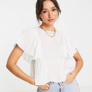 White puff sleeve top